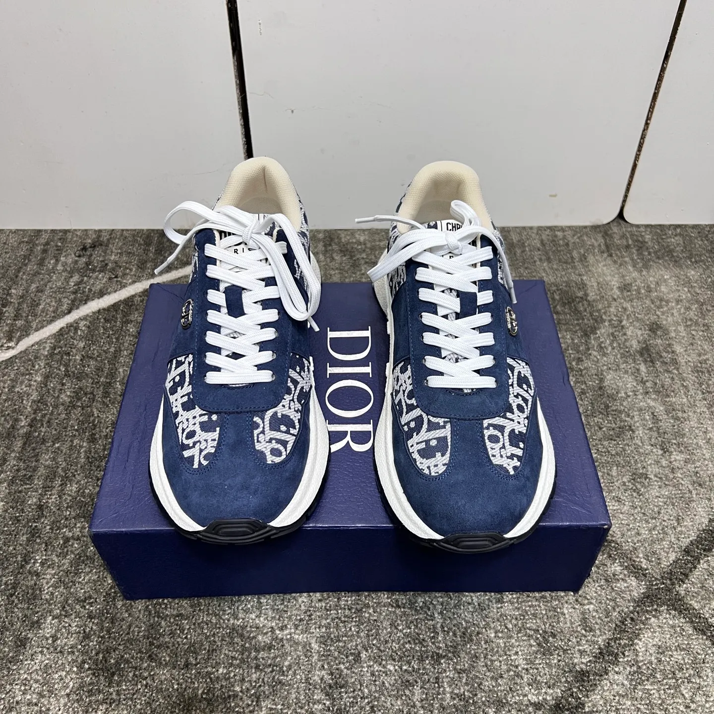 Factory price: 438💰【DIAo·Dior】Original quality.~ Unique modern style sneakers. 🏃A must-have casual shoe for trendy men😍😍 Original brand imported from Italy, imported original leather, sheep lining (refuses to discolor and grind feet) Sole: Original sole provided by the original factory, French lazy style design ⚠️Fit to the feet, original quality, super comfortable original sole. It’s like shooting the real thing 🎬The real thing is better, high-quality sneakers, size: 38-44, custom-made 45
